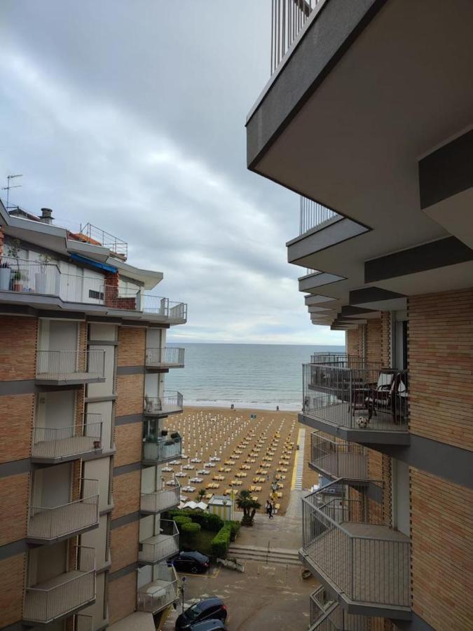 Residence Centro Commerciale - Walterigato Apartments Solo Per Famiglie Lido di Jesolo Exterior foto
